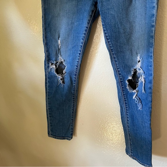 Levi’s | Button Fly Distressed Wedgie Skinny Jeans - Picture 4 of 8